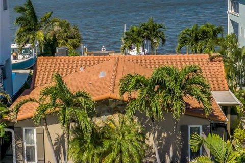 Villa ou maison à Redington Shores, Floride 3 chambres, 178.28 m2 № 2415391
