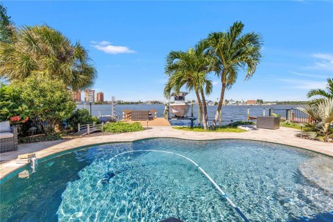 Villa ou maison à vendre à Redington Shores, Floride: 3 chambres, 178.28 m2 № 2415391 - photo 5