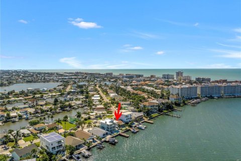 Villa ou maison à vendre à Redington Shores, Floride: 3 chambres, 178.28 m2 № 2415391 - photo 6