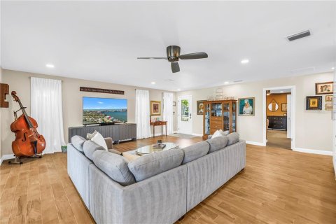 Villa ou maison à vendre à Redington Shores, Floride: 3 chambres, 178.28 m2 № 2415391 - photo 11