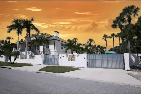 Villa ou maison à vendre à Sarasota, Floride: 4 chambres, 431.53 m2 № 1903570 - photo 1