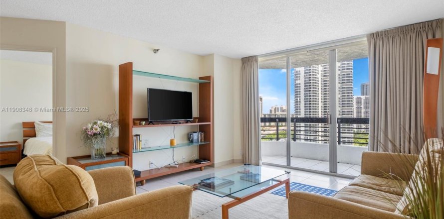 Кондоминиум с 2 спальнями в Авентура, Флорида № 1967891