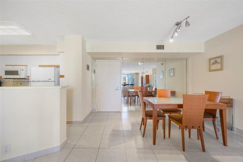 Снять в аренду кондоминиум в Авентура, Флорида 2 спальни, 109.72м2, № 1967891 - фото 2