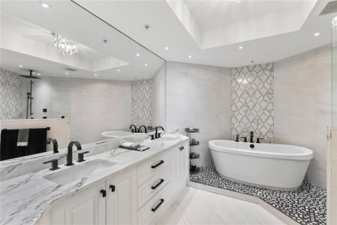 Condominio en venta en Tampa, Florida, 3 dormitorios, 237.37 m2 № 1735250 - foto 24