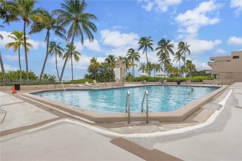 Condo in Key Biscayne, Florida, 3 bedrooms  № 2021592 - photo 28