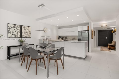 Condo in Key Biscayne, Florida, 3 bedrooms  № 2021592 - photo 21