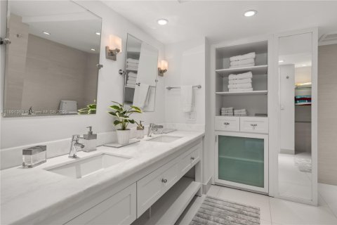 Condo in Key Biscayne, Florida, 3 bedrooms  № 2021592 - photo 10