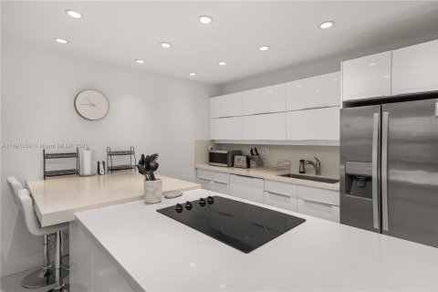 Condo in Key Biscayne, Florida, 3 bedrooms  № 2021592 - photo 4