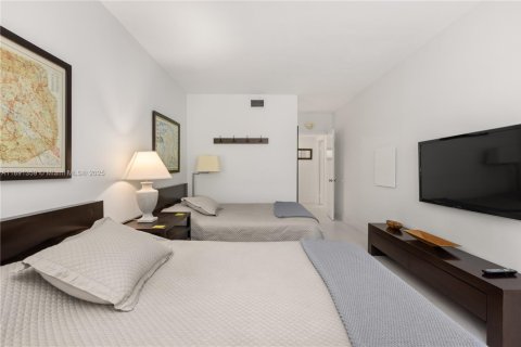 Condo in Key Biscayne, Florida, 3 bedrooms  № 2021592 - photo 13