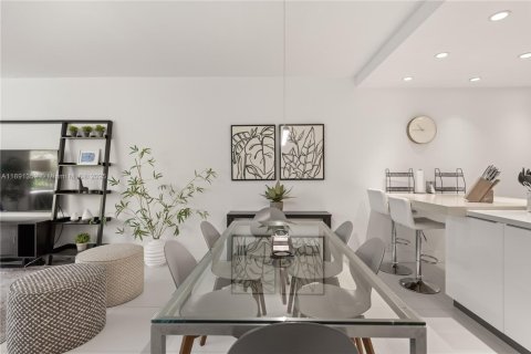 Condo in Key Biscayne, Florida, 3 bedrooms  № 2021592 - photo 3