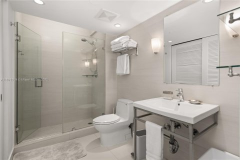 Condo in Key Biscayne, Florida, 3 bedrooms  № 2021592 - photo 15