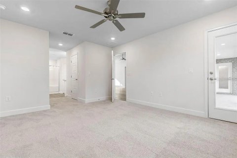 House in Palm Coast, Florida 4 bedrooms, 210.42 sq.m. № 2393575 - photo 8