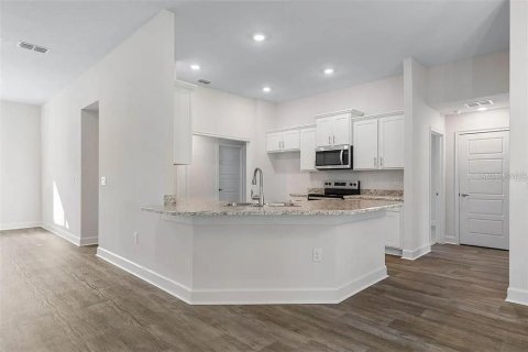 House in Palm Coast, Florida 4 bedrooms, 210.42 sq.m. № 2393575 - photo 10