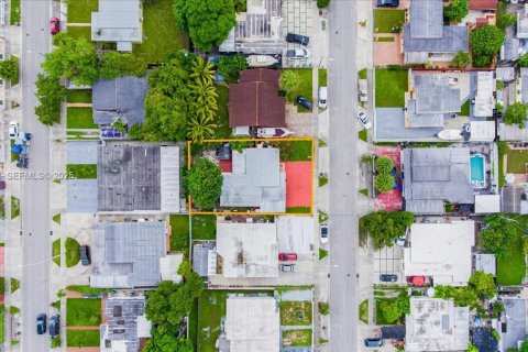 Commercial property in Hialeah, Florida 1 bedroom, 132.29 sq.m. № 1989600 - photo 9