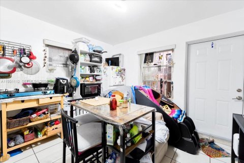 Commercial property in Hialeah, Florida 1 bedroom, 132.29 sq.m. № 1989600 - photo 4
