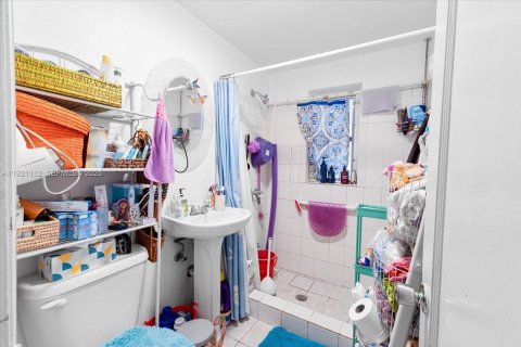 Commercial property in Hialeah, Florida 1 bedroom, 132.29 sq.m. № 1989600 - photo 7