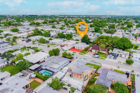 Commercial property in Hialeah, Florida 1 bedroom, 132.29 sq.m. № 1989600 - photo 8