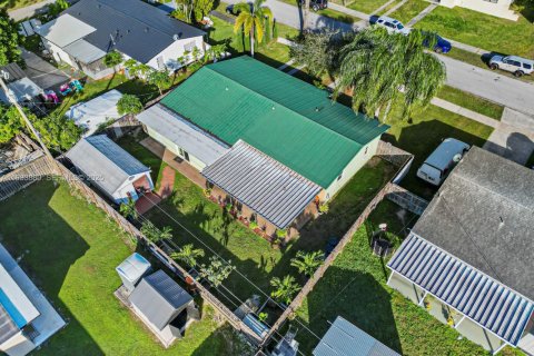 Casa en venta en Homestead, Florida, 3 dormitorios, 157.75 m2 № 1992199 - foto 2