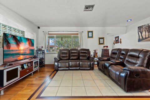 Casa en venta en Homestead, Florida, 3 dormitorios, 157.75 m2 № 1992199 - foto 11