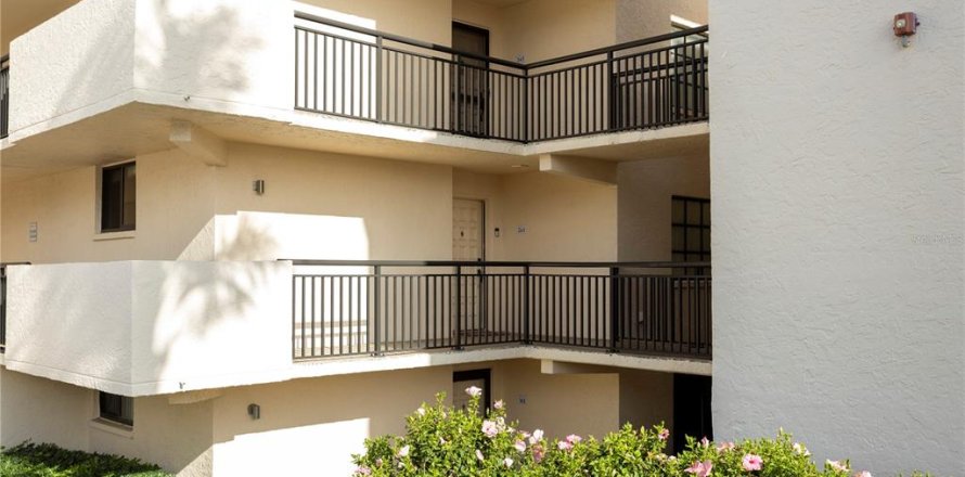 Condominio en Saint Petersburg, Florida, 2 dormitorios № 2103023