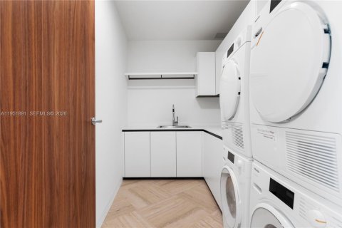 Condo in Miami, Florida, 3 bedrooms  № 2053093 - photo 28