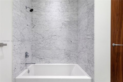 Condo in Miami, Florida, 3 bedrooms  № 2053093 - photo 23