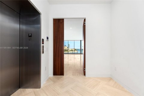 Condo in Miami, Florida, 3 bedrooms  № 2053093 - photo 2