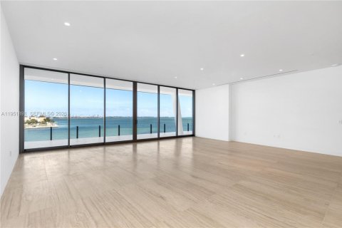 Condo in Miami, Florida, 3 bedrooms  № 2053093