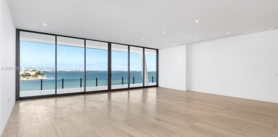 Condo in Miami, Florida, 3 bedrooms  № 2053093