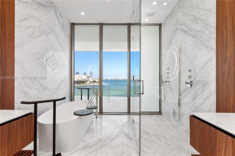 Condo in Miami, Florida, 3 bedrooms  № 2053093 - photo 19