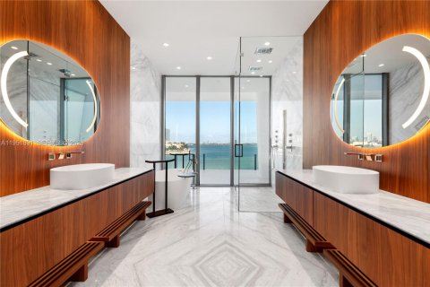 Condo in Miami, Florida, 3 bedrooms  № 2053093 - photo 18