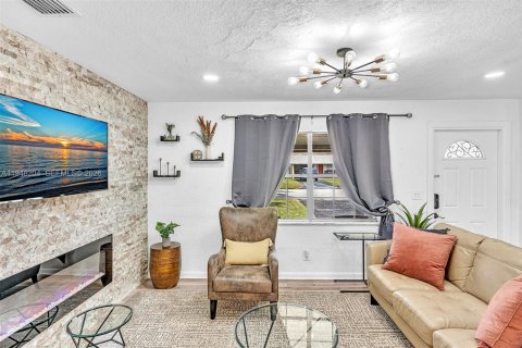 Casa en venta en Dania Beach, Florida, 4 dormitorios, 124.67 m2 № 2002361 - foto 12