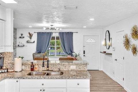 Casa en venta en Dania Beach, Florida, 4 dormitorios, 124.67 m2 № 2002361 - foto 26