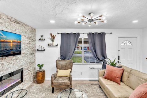 Casa en venta en Dania Beach, Florida, 4 dormitorios, 124.67 m2 № 2002361 - foto 9