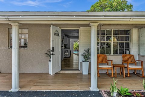 Casa en venta en Dania Beach, Florida, 4 dormitorios, 124.67 m2 № 2002361 - foto 4