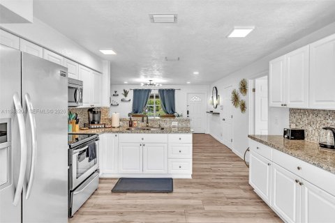 Casa en venta en Dania Beach, Florida, 4 dormitorios, 124.67 m2 № 2002361 - foto 25