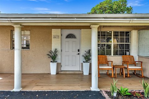 Casa en venta en Dania Beach, Florida, 4 dormitorios, 124.67 m2 № 2002361 - foto 3