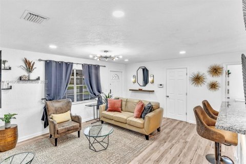 Casa en venta en Dania Beach, Florida, 4 dormitorios, 124.67 m2 № 2002361 - foto 11