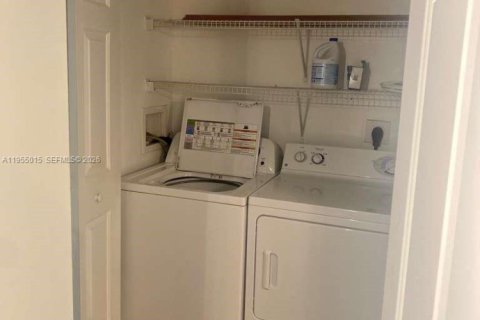 Condominio en alquiler en Tamarac, Florida, 2 dormitorios, 91.14 m2 № 2011384 - foto 27