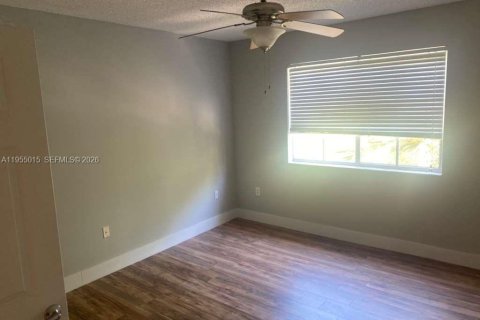 Condominio en alquiler en Tamarac, Florida, 2 dormitorios, 91.14 m2 № 2011384 - foto 19