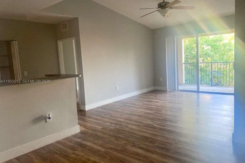 Condominio en alquiler en Tamarac, Florida, 2 dormitorios, 91.14 m2 № 2011384 - foto 3