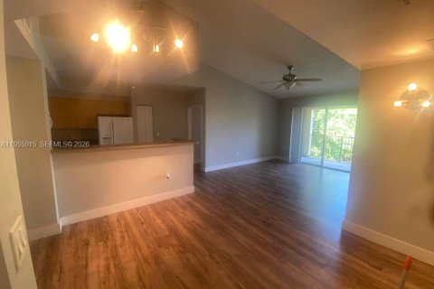 Condominio en alquiler en Tamarac, Florida, 2 dormitorios, 91.14 m2 № 2011384 - foto 5