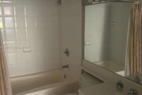 Condominio en alquiler en Tamarac, Florida, 2 dormitorios, 91.14 m2 № 2011384 - foto 21