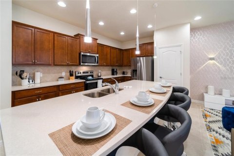 Touwnhouse à vendre à Kissimmee, Floride: 5 chambres, 210.24 m2 № 2433687 - photo 3