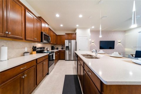 Touwnhouse à vendre à Kissimmee, Floride: 5 chambres, 210.24 m2 № 2433687 - photo 2