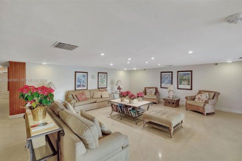 Copropriété à louer à Miami Beach, Floride: 1 chambre, 83.7 m2 № 1999159 - photo 12