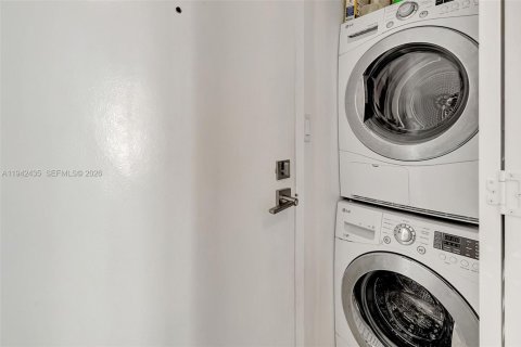 Copropriété à louer à Miami Beach, Floride: 1 chambre, 83.7 m2 № 1999159 - photo 11