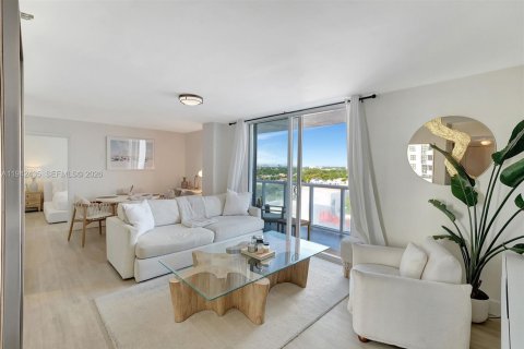 Copropriété à louer à Miami Beach, Floride: 1 chambre, 83.7 m2 № 1999159 - photo 2