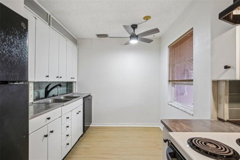 Copropriété à louer à Saint Petersburg, Floride: 2 chambres, 109.16 m2 № 2402932 - photo 6