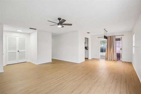Copropriété à louer à Saint Petersburg, Floride: 2 chambres, 109.16 m2 № 2402932 - photo 4